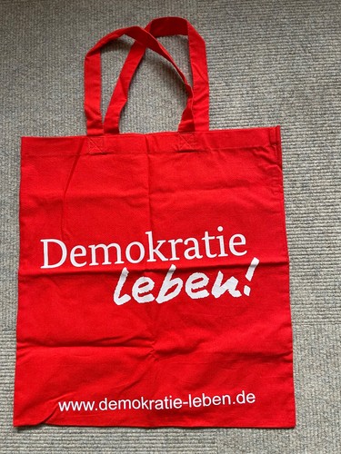 "Demokratie leben"